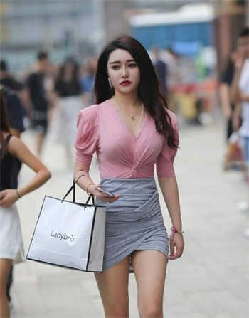 驾校教练老王和姚诗晴