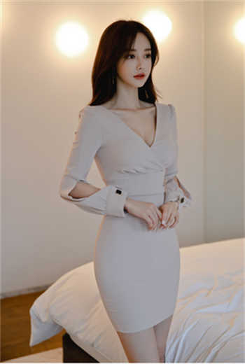 女老师和学生打扑克