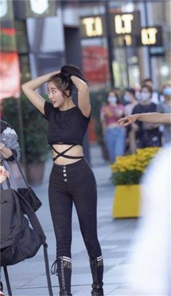 部长的夫人太好色 播放