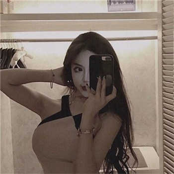 一丝不佳的走秀