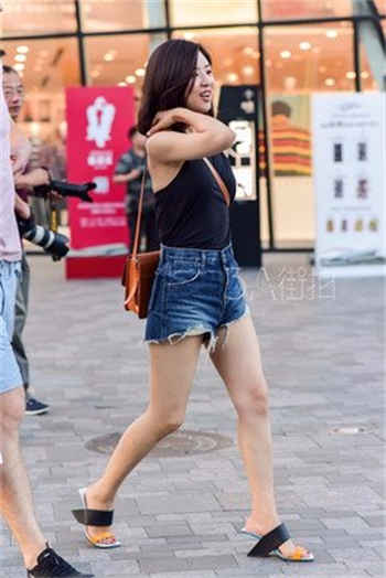 老师的甜美玉足小说