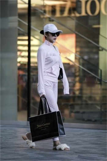 韩国送披萨与女主角外遇