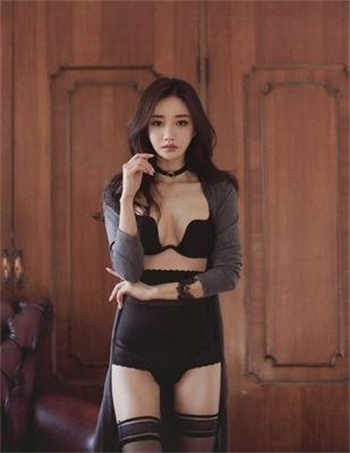 烧烤派对上醉酒的主妇