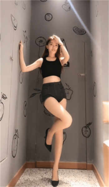 凌雨萱er花颜1995