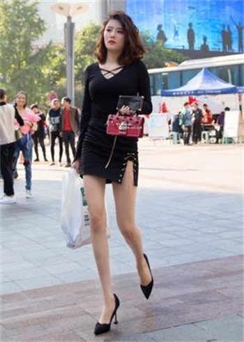原配给小三下跪当狗