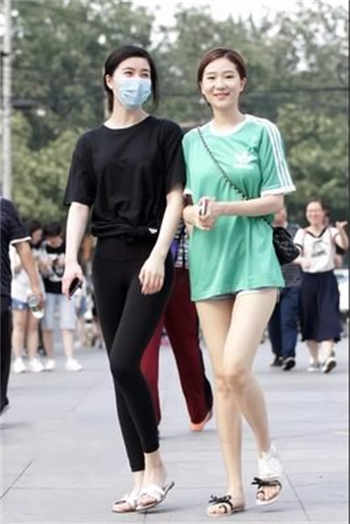 美女透明内衣秀露出毛