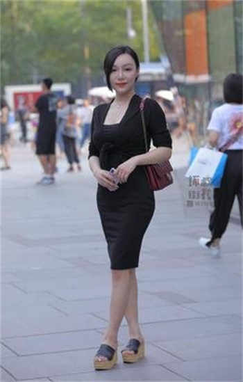 老婆带娃探望丈夫