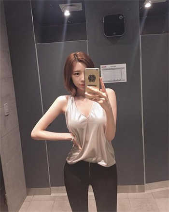 平安保险女的很疯